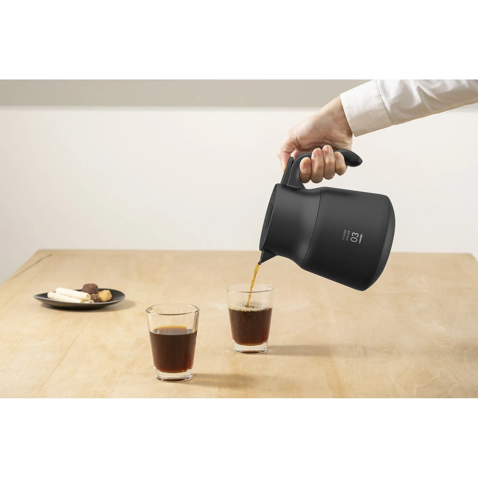 Hario - V60 Insulated Stainless Steel Thermal Server PLUS 800 (Black)