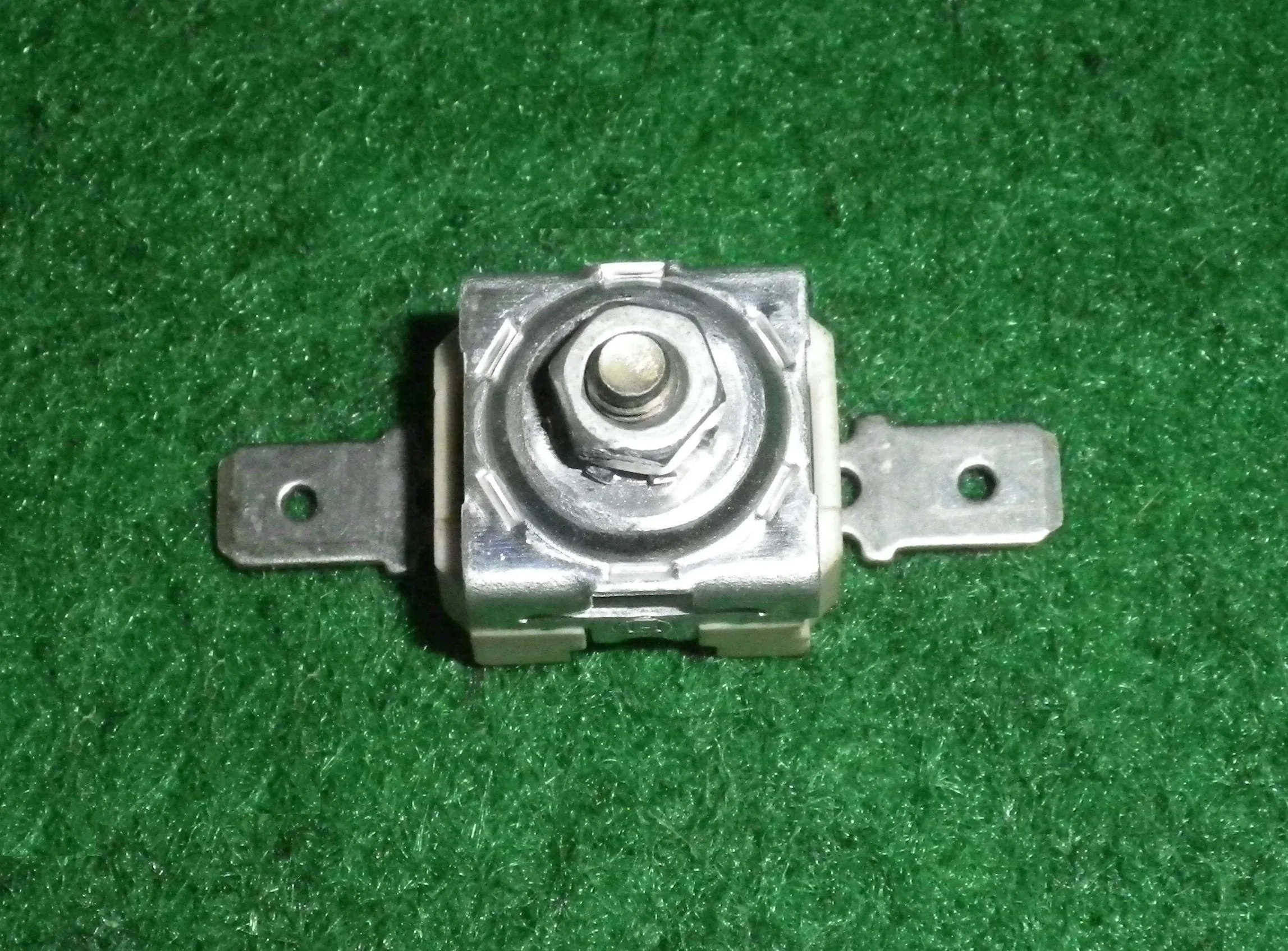 Used Bosch, Gaggenau EB140110 Oven Cutout Thermostat 140degF - Part # 320850